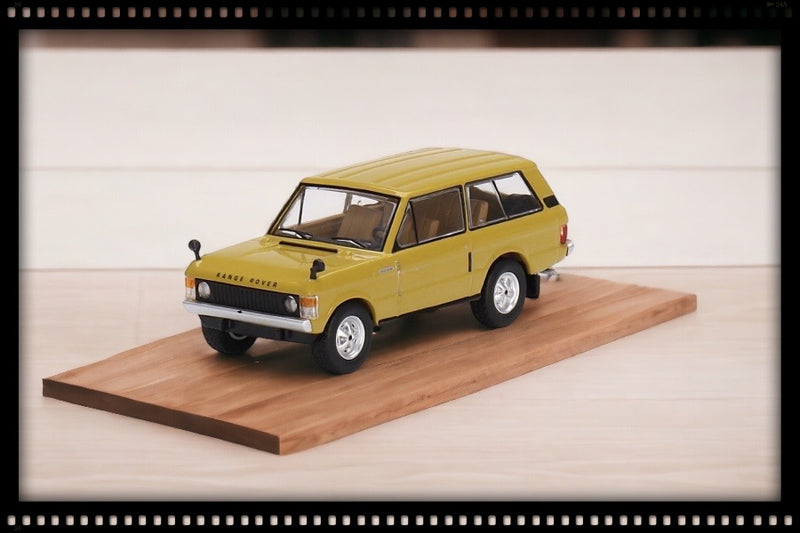 Load image into Gallery viewer, Range Rover 1971 (LHD) MINI GT 1:64
