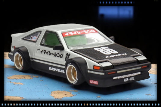 Toyota AE86 SPRINTER TRUENO KAIDO STREET V2 1983 MINI GT 1:64