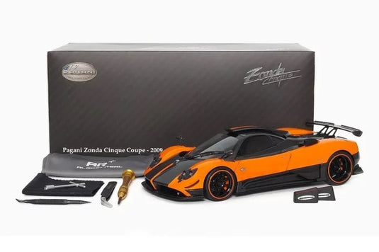 Pagani ZONDA Cinque Coupe ORANJE Arancio St. Tropez (BEPERKTE EDITIE 1007/1008 stuks) ALMOST REAL 1:18