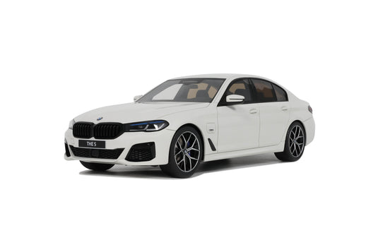 Bmw 545E X DRIVE SALOON M SPORT ALPINE BLANC III 2023 GT SPIRIT 1:18