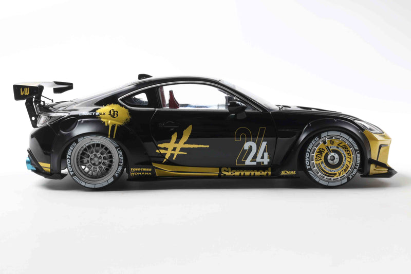 Laad de afbeelding in de Gallery-viewer, Toyota GR86 LIBERTY WALK CARROSSERIESET ZWART &amp; GOUD 2024 SOLIDO 1:18
