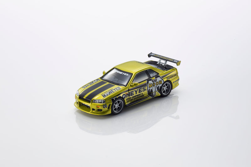Load image into Gallery viewer, NISSAN SKYLINE GT-R (R34) MOONEYES 1 WITH LED 2026 + MOTN LED BASE SYSTEM BLACK 2025 KYOSHO 1:64
