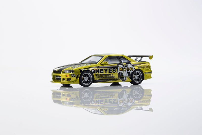 Load image into Gallery viewer, NISSAN SKYLINE GT-R (R34) MOONEYES 1 WITH LED 2026 + MOTN LED BASE SYSTEM BLACK 2025 KYOSHO 1:64
