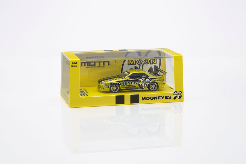 Load image into Gallery viewer, NISSAN SKYLINE GT-R (R34) MOONEYES 1 WITH LED 2026 + MOTN LED BASE SYSTEM BLACK 2025 KYOSHO 1:64
