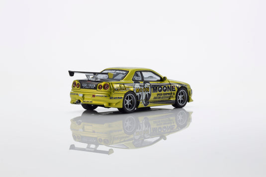 NISSAN SKYLINE GT-R (R34) MOONEYES 1 WITH LED 2026 + MOTN LED BASE SYSTEM BLACK 2025 KYOSHO 1:64