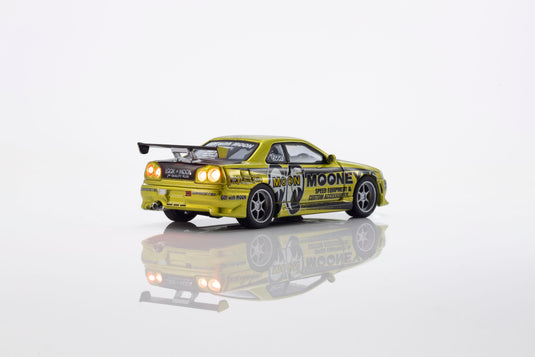 NISSAN SKYLINE GT-R (R34) MOONEYES 1 WITH LED 2026 + MOTN LED BASE SYSTEM BLACK 2025 KYOSHO 1:64