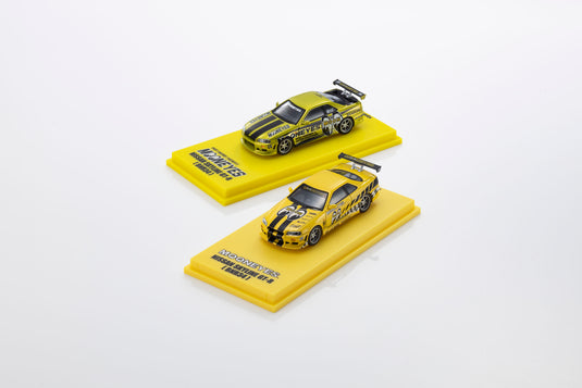 NISSAN SKYLINE GT-R (R34) MOONEYES 1 WITH LED 2026 + MOTN LED BASE SYSTEM BLACK 2025 KYOSHO 1:64