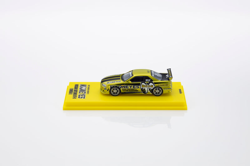 Load image into Gallery viewer, NISSAN SKYLINE GT-R (R34) MOONEYES 1 WITH LED 2026 + MOTN LED BASE SYSTEM BLACK 2025 KYOSHO 1:64
