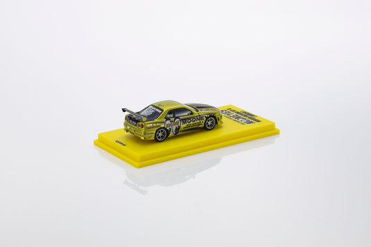 NISSAN SKYLINE GT-R (R34) MOONEYES 1 WITH LED 2026 + MOTN LED BASE SYSTEM BLACK 2025 KYOSHO 1:64