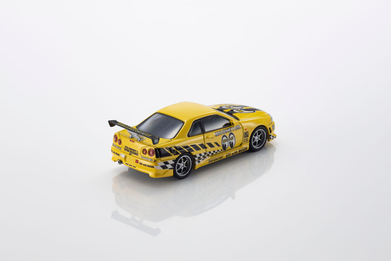 Chargez l'image dans la visionneuse de la galerie, NISSAN SKYLINE GT-R (R34) MOONEYES 1 AVEC LED 2026 + SYSTÈME DE SOCLE LED MOTN NOIR 2025 KYOSHO 1:64
