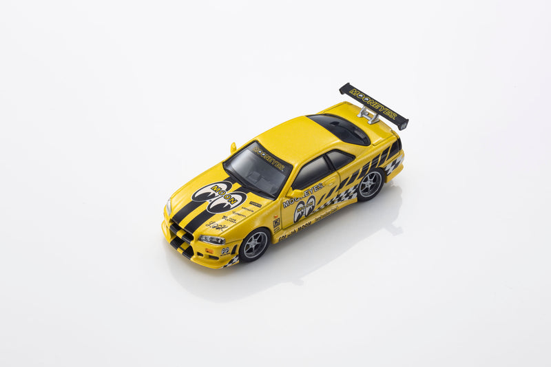 Chargez l'image dans la visionneuse de la galerie, NISSAN SKYLINE GT-R (R34) MOONEYES 1 AVEC LED 2026 + SYSTÈME DE SOCLE LED MOTN NOIR 2025 KYOSHO 1:64
