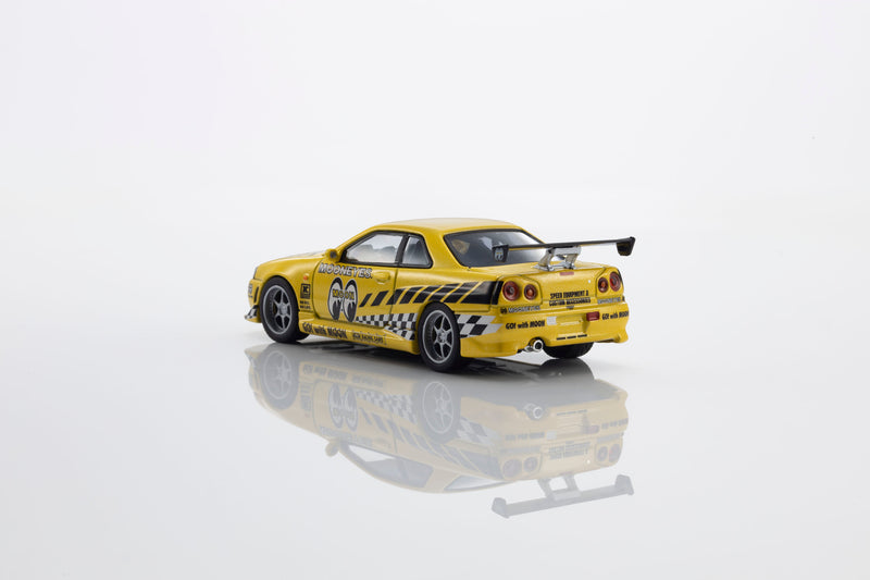 Chargez l'image dans la visionneuse de la galerie, NISSAN SKYLINE GT-R (R34) MOONEYES 1 AVEC LED 2026 + SYSTÈME DE SOCLE LED MOTN NOIR 2025 KYOSHO 1:64
