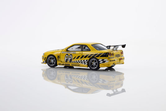 NISSAN SKYLINE GT-R (R34) MOONEYES 1 AVEC LED 2026 + SYSTÈME DE SOCLE LED MOTN NOIR 2025 KYOSHO 1:64
