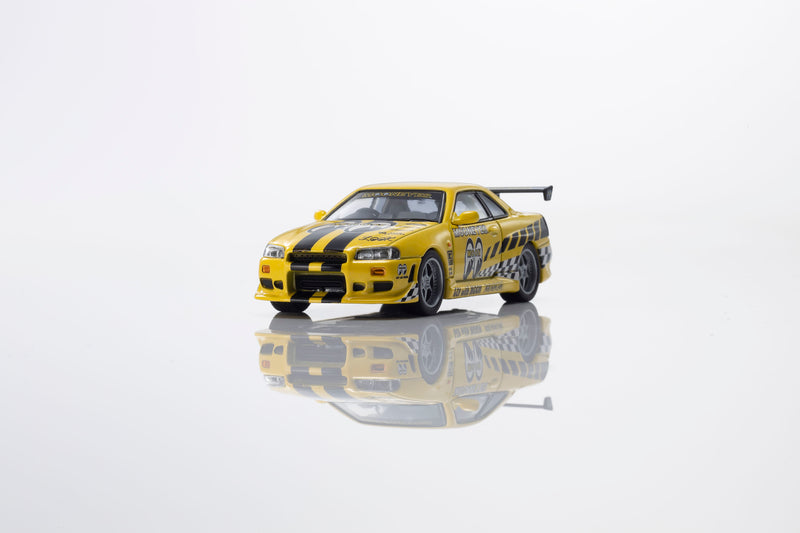 Chargez l'image dans la visionneuse de la galerie, NISSAN SKYLINE GT-R (R34) MOONEYES 1 AVEC LED 2026 + SYSTÈME DE SOCLE LED MOTN NOIR 2025 KYOSHO 1:64
