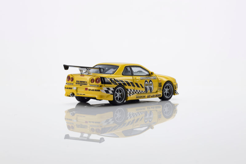 Chargez l'image dans la visionneuse de la galerie, NISSAN SKYLINE GT-R (R34) MOONEYES 1 AVEC LED 2026 + SYSTÈME DE SOCLE LED MOTN NOIR 2025 KYOSHO 1:64
