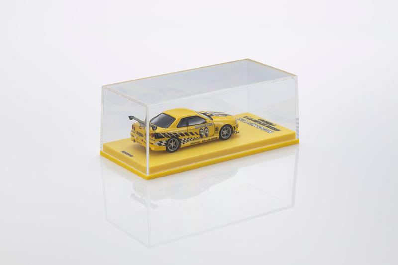 Chargez l'image dans la visionneuse de la galerie, NISSAN SKYLINE GT-R (R34) MOONEYES 1 AVEC LED 2026 + SYSTÈME DE SOCLE LED MOTN NOIR 2025 KYOSHO 1:64
