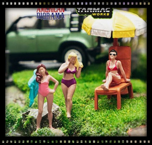 Beach Girls Figures TARMAC WORKS 1:64