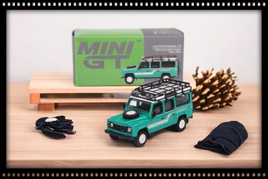 Land Rover Defender 110 County Station Wagon 1985 (LHD) MINI GT 1:64
