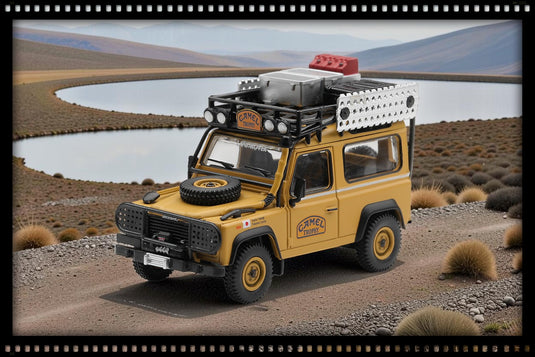 LAND ROVER DEFENDER 90 CAMEL TROPHY TEAM JAPAN CAMEL TROPHY BORNEO 1985 MINI GT 1:64