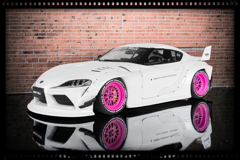 Chargez l'image dans la visionneuse de la galerie, TOYOTA GR SUPRA KIT CARROSSERIE LIBERTY WALK BLANC/ROSE 2025 SOLIDO 1:18
