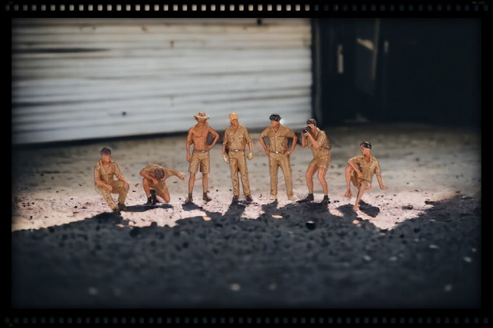 Metal Figure's Camel Trophy Team MINI GT 1:64