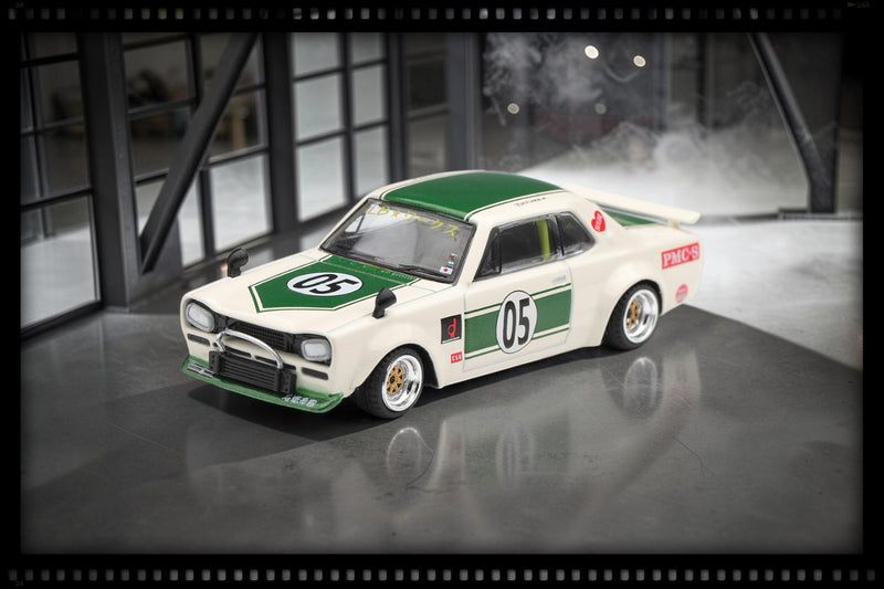 Chargez l'image dans la visionneuse de la galerie, NISSAN SKYLINE GT-R (KPGC10) LB-WORKS HAKOSUKA BLANC-VERT 1971 MINI GT 1:64
