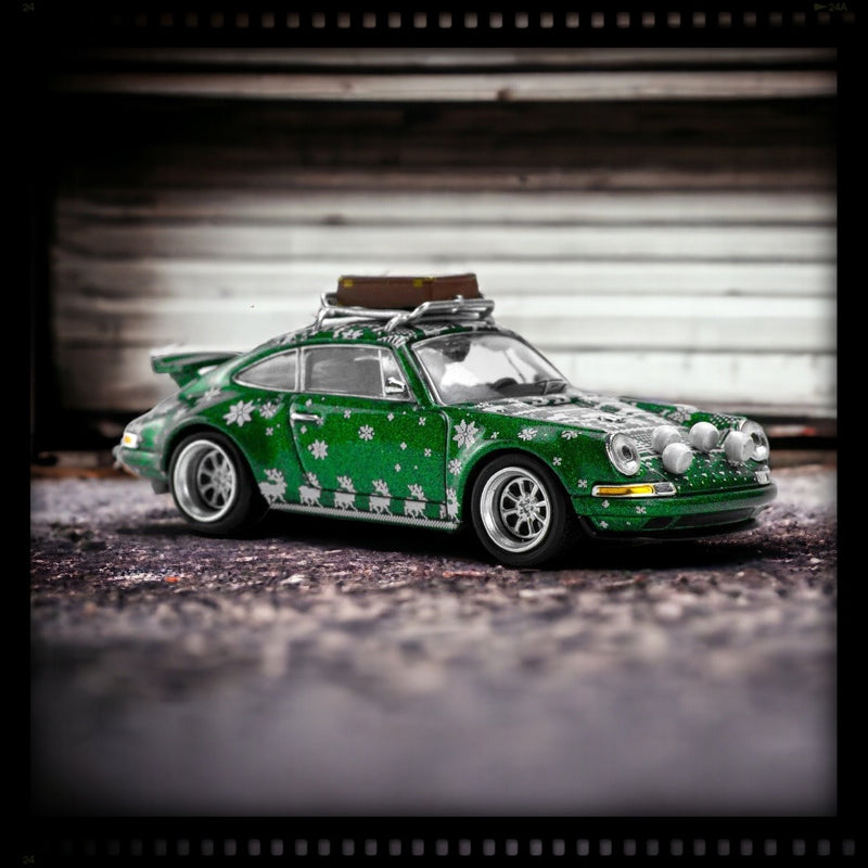Chargez l&#39;image dans la visionneuse de la galerie, Porsche Singer Targa 2023 Christmas Edition POP RACE 1:64
