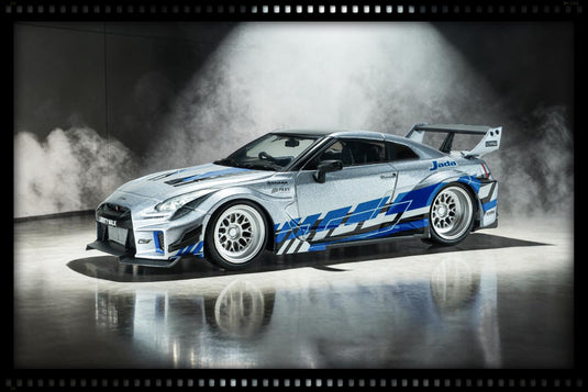 NISSAN GT-R (R35) LIBERTY WALK SILHOUETTE 2020 ZILVER EN BLAUWE STREPEN SOLIDO 1:43
