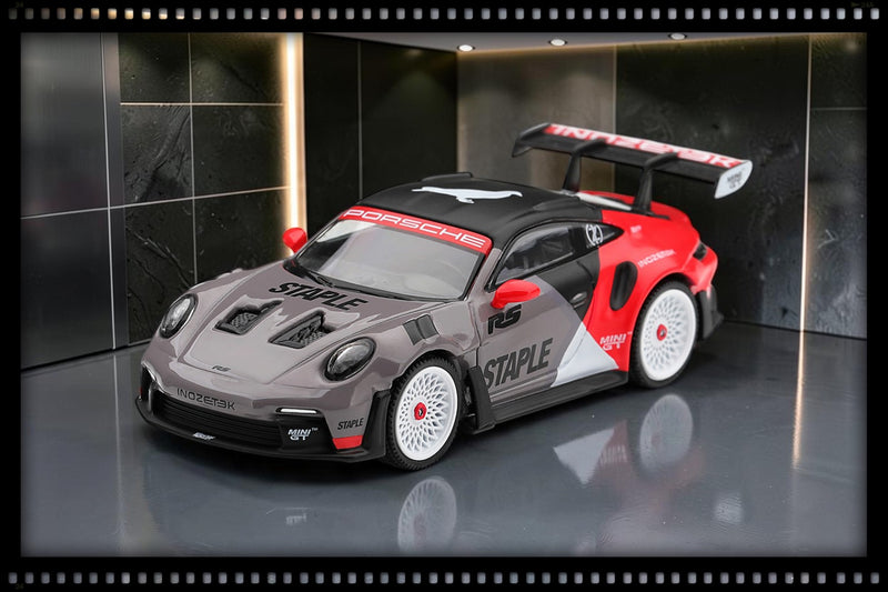 Laad de afbeelding in de Gallery-viewer, PORSCHE 911 (992) GT3 RS STAPLE X INOZETEK 2025 MINI GT 1:64
