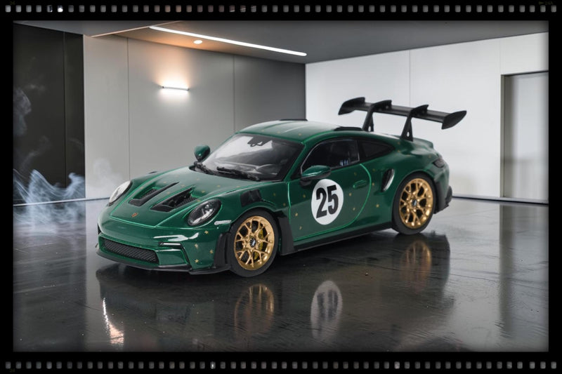 Chargez l'image dans la visionneuse de la galerie, PORSCHE 911 (992) GT3 RS ÉDITION DE NOËL #25 VERT 2026 SOLIDO 1:43

