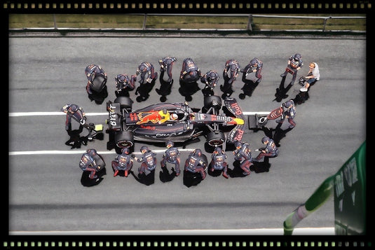 Ensemble d'équipage des stands du Grand Prix d'Abu Dhabi Oracle Red Bull Racing RB18