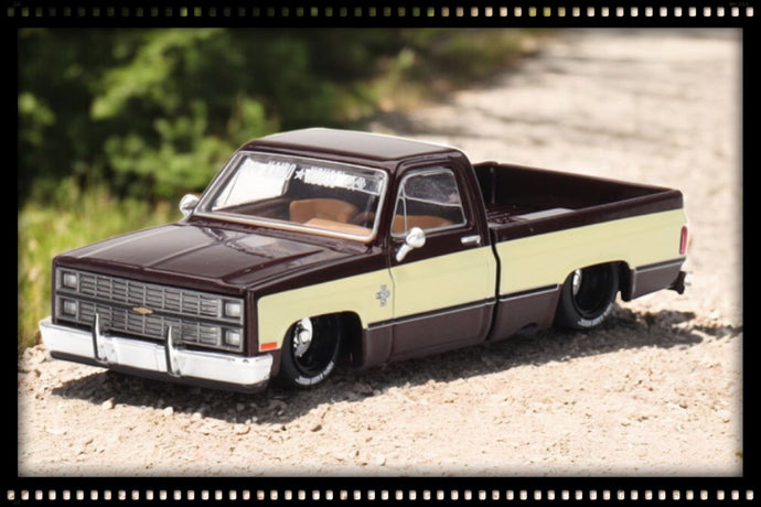Chevrolet SILVERADO VINTAGE SPEC V1 1980 MINI GT 1:64