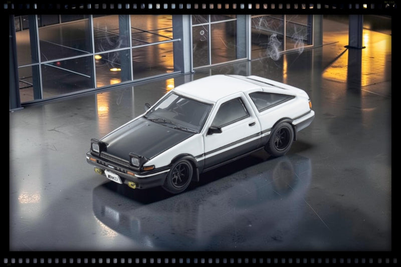 Laad de afbeelding in de Gallery-viewer, TOYOTA SPRINTER INITIAL D MET LED 1995  + MOTN LED-VOETSYSTEEM ZWART 2025 KYOSHO 1:64
