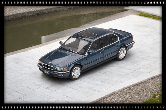 Bmw 750 IL (E38) SORRENTO BLAUW METALLIC 1998 (LHD) MINI GT 1:64