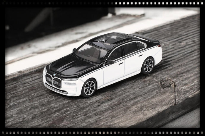 Bmw I7 XDRIVE60 BLANC ALPIN / SAPPHIRE NOIR 2024 (LHD) MINI GT 1:64