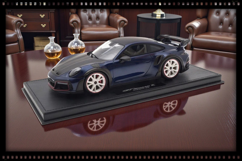 Laad de afbeelding in de Gallery-viewer, Porsche 911 (992) TECHART GTstreet R Blauw/Wit/Rood - Limited Edition 3 van 20 stuks - TECHART 1:18
