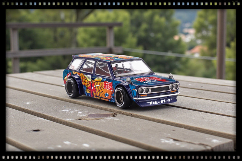 Load image into Gallery viewer, Datsun 510 WAGON KOI V1 1969 MINI GT 1:64
