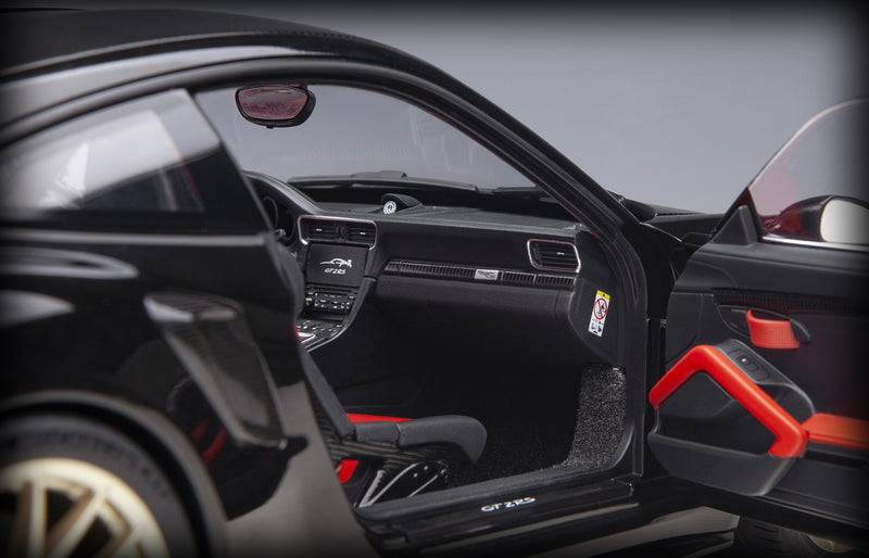 Laad de afbeelding in de Gallery-viewer, Porsche 911 (991.2) GT2 RS WEISSACH PAKKET 2017 AUTOart 1:18
