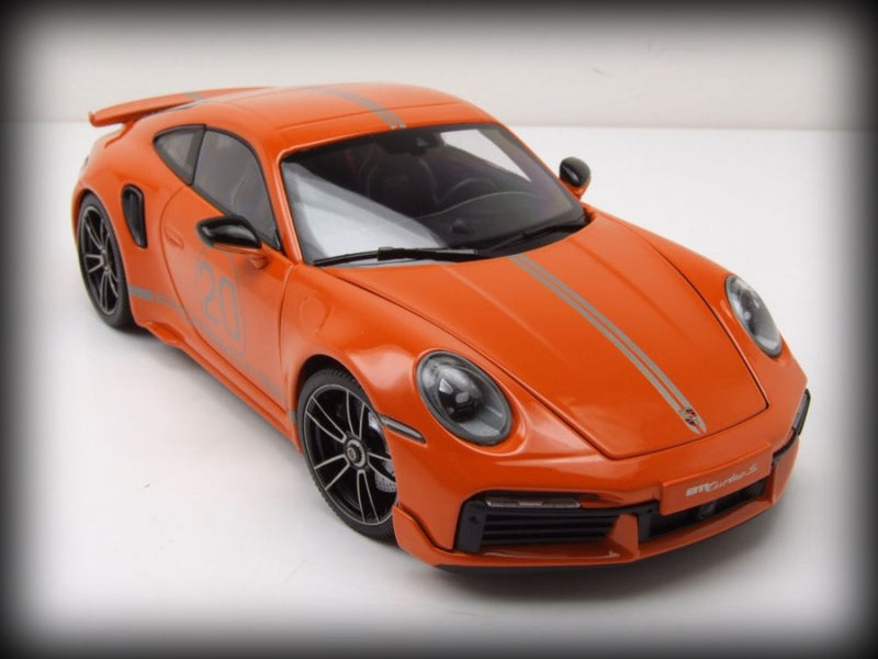 Laad de afbeelding in de Gallery-viewer, Porsche 911 (992) Turbo S coupé Sport Design 2021 Oranje MINICHAMPS 1:18
