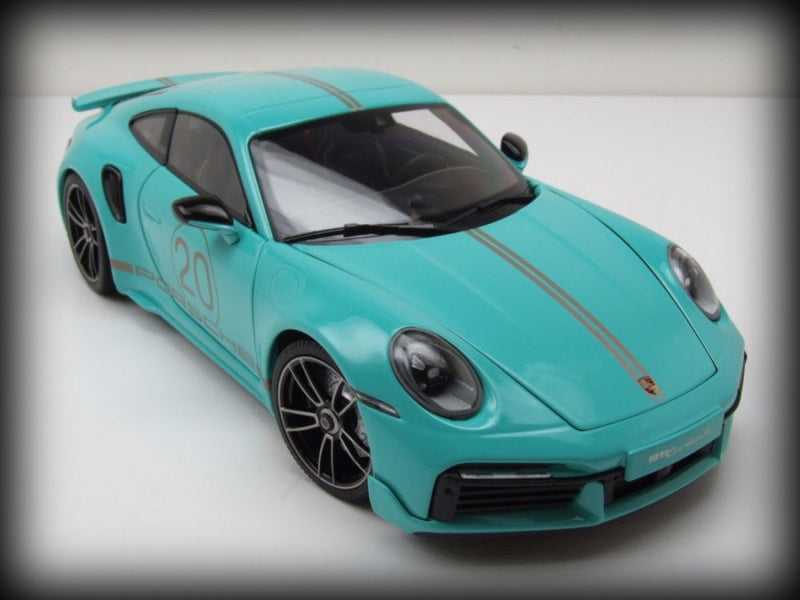Chargez l&#39;image dans la visionneuse de la galerie, Porsche 911 (992) Turbo S coupé Sport Design 2021 Vert MINICHAMPS 1:18
