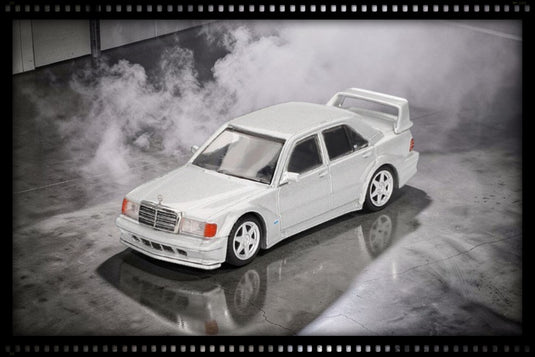 Mercedes-Benz 190E 2.5-16 EVO 2 ARGENTÉ 1989 (LHD) MINI GT 1:64