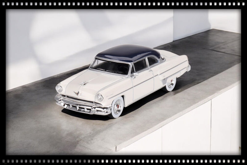 Load image into Gallery viewer, Lincoln CAPRI 1954 (LHD) MINI GT 1:64
