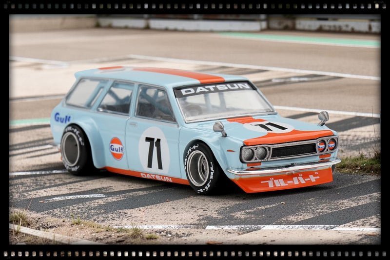 Chargez l'image dans la visionneuse de la galerie, DATSUN 510 GULF BREAK V1 1969 MINI GT 1:64
