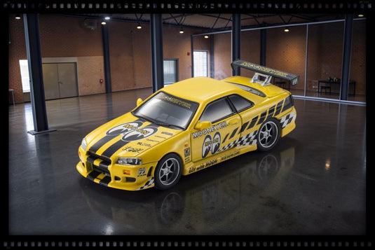 NISSAN SKYLINE GT-R (R34) MOONEYES 1 AVEC LED 2026 + SYSTÈME DE SOCLE LED MOTN NOIR 2025 KYOSHO 1:64