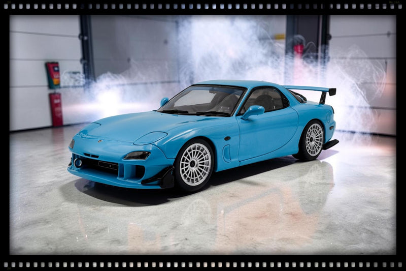 Laad de afbeelding in de Gallery-viewer, MAZDA RX7 FD3RS SOLIDO WORKS BLAUW 1999 SOLIDO 1:18
