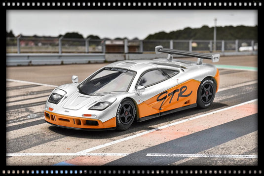 MCLAREN F1 GTR PRESENTATIE 1995 MINI GT 1:64