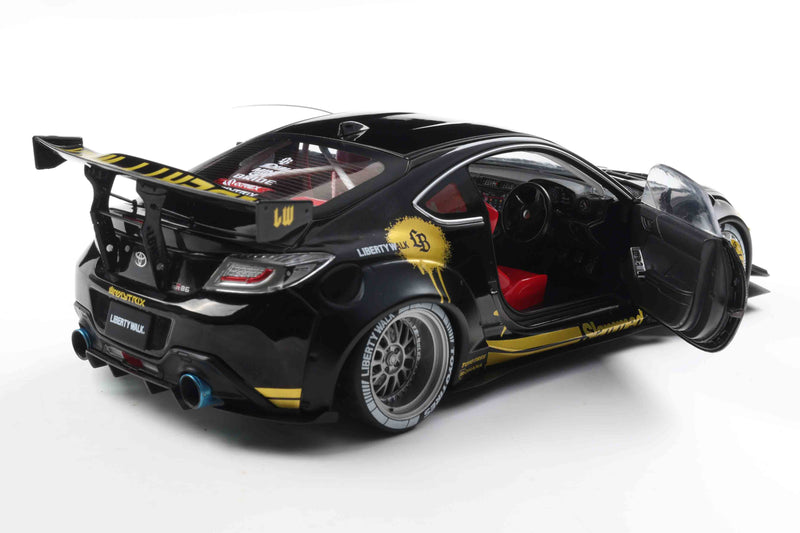 Laad de afbeelding in de Gallery-viewer, Toyota GR86 LIBERTY WALK CARROSSERIESET ZWART &amp; GOUD 2024 SOLIDO 1:18
