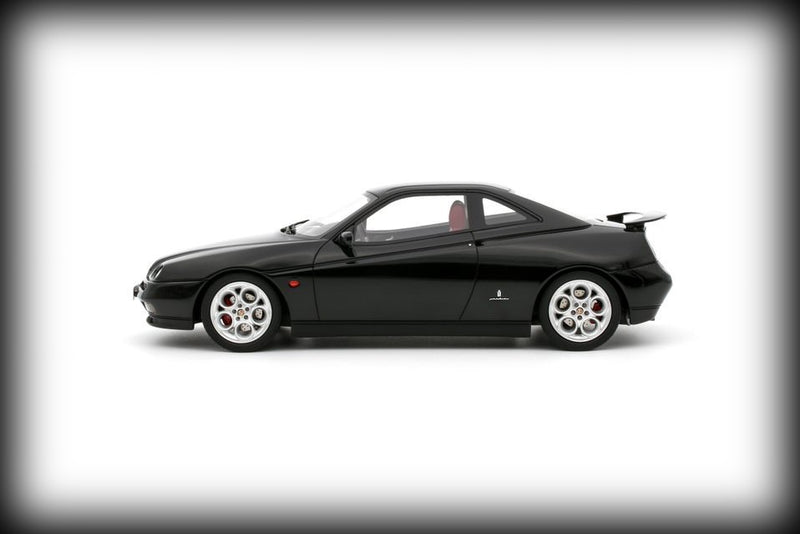 Laad de afbeelding in de Gallery-viewer, Alfa Romeo GTV V6 (916) ZWART 2000 OTTOmobiel 1:18
