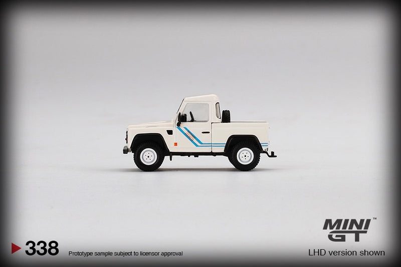 Chargez l&#39;image dans la visionneuse de la galerie, Landrover Defender 90 pick-up (LHD) MINI GT 1:64
