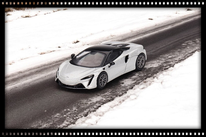 Load image into Gallery viewer, McLaren Artura Silver (LHD) MINI GT 1:64
